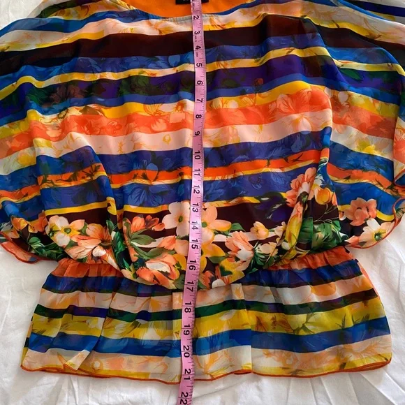 West Kei multicolored blouse, size small, great condition. Lining. - Picture 10 of 12